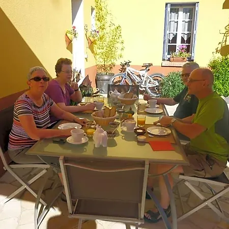 Bed & Breakfast L'art De Vivre 3*