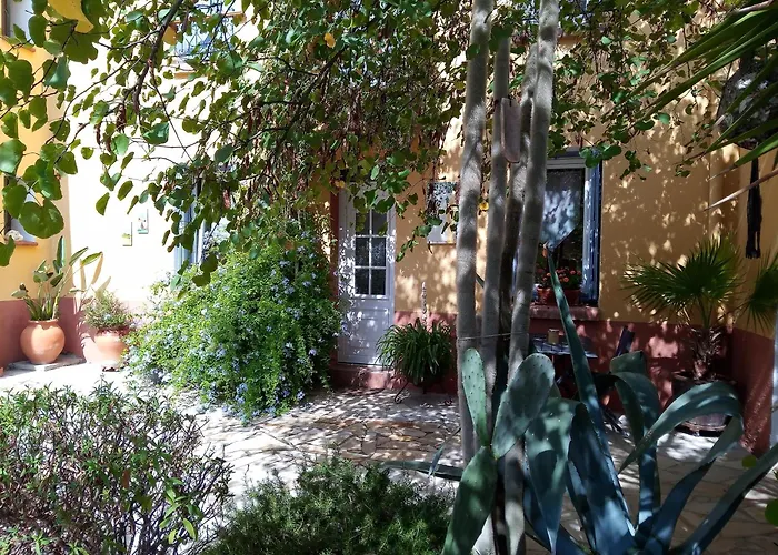 L'art De Vivre Bed & Breakfast Latour-de-France
